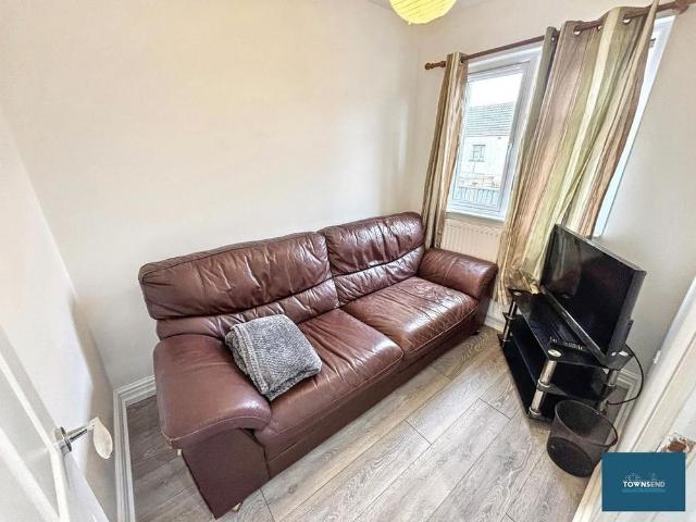 4 bedroom semi detached house to rent