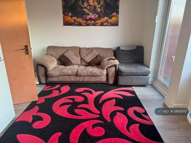 4 bedroom semi detached house to rent