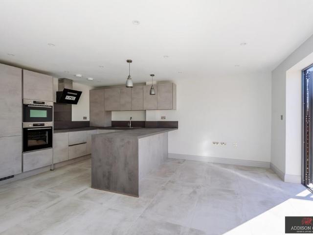 4 bedroom semi detached house to rent
