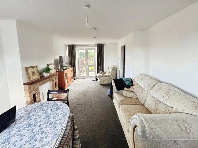 4 bedroom semi detached house to rent