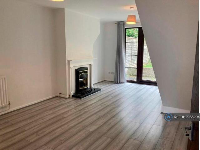 4 bedroom semi detached house to rent