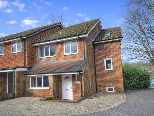 4 bedroom semi detached house to rent