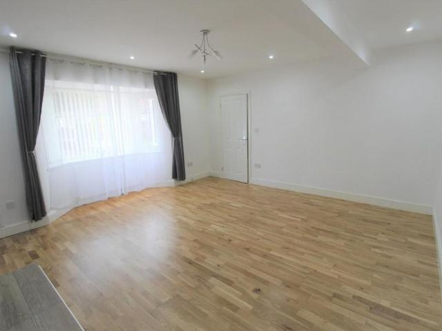 4 bedroom semi detached house to rent