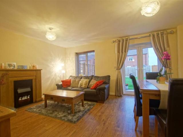 4 bedroom semi detached house to rent