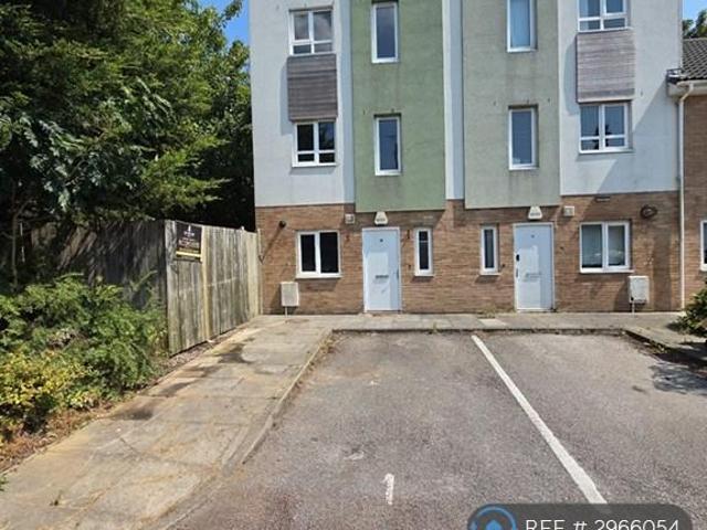 4 bedroom semi detached house to rent