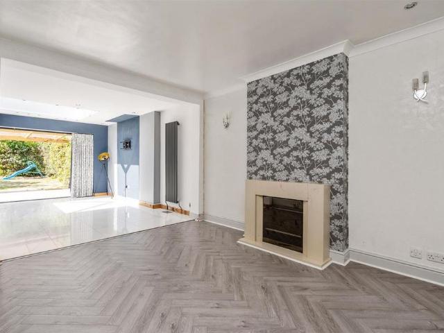 4 bedroom semi detached house to rent