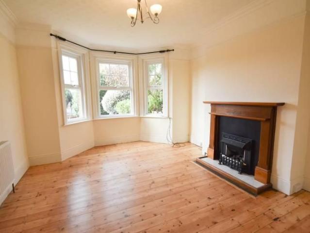 4 bedroom semi detached house to rent