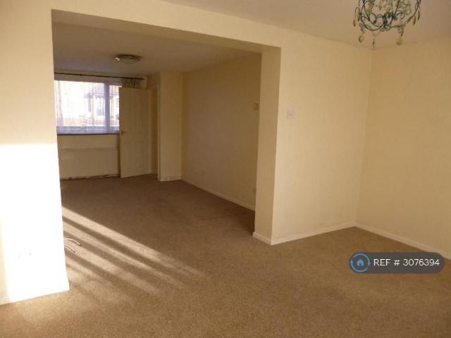 4 bedroom semi detached house to rent