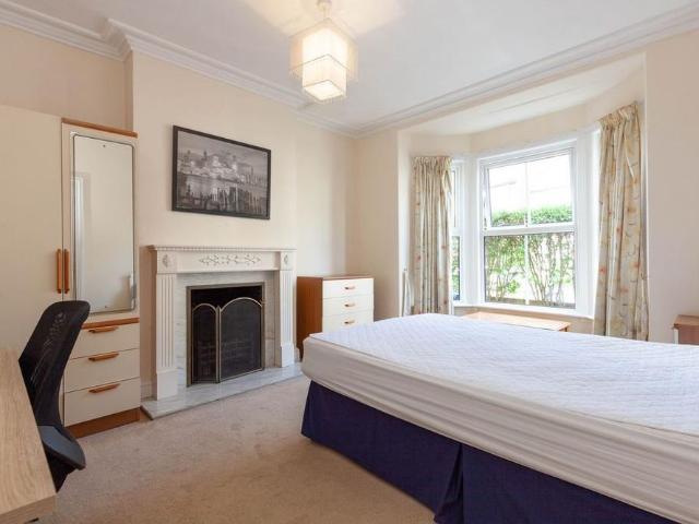 4 bedroom semi detached house to rent