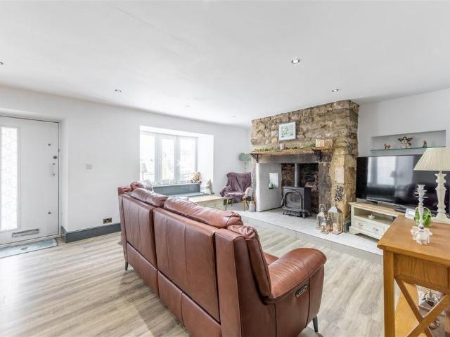 4 bedroom semi detached house to rent