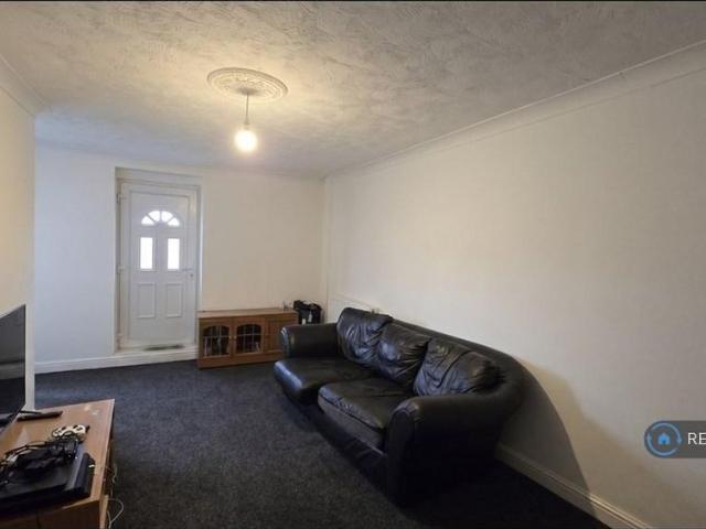 4 bedroom semi detached house to rent