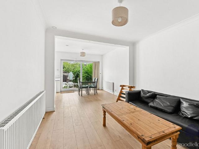 4 bedroom semi detached house to rent