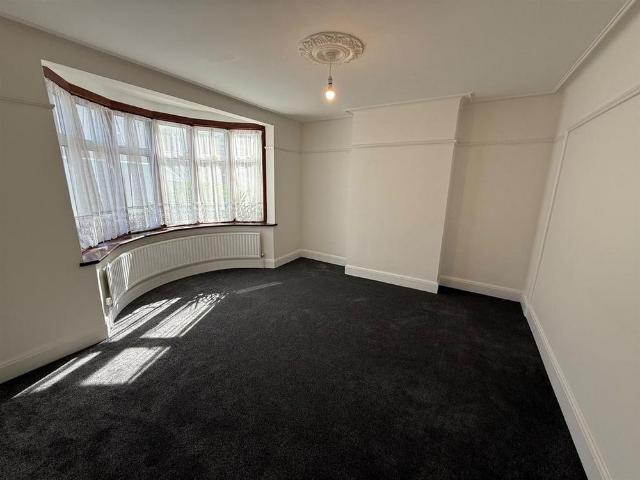 4 bedroom semi detached house to rent