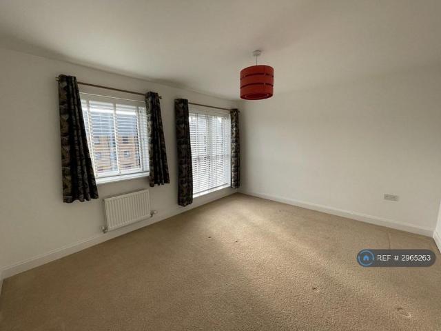 4 bedroom semi detached house to rent