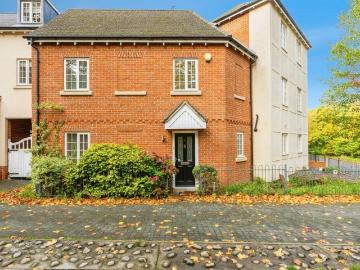 4 bedroom semi detached house to rent
