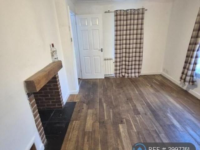 4 bedroom semi detached house to rent