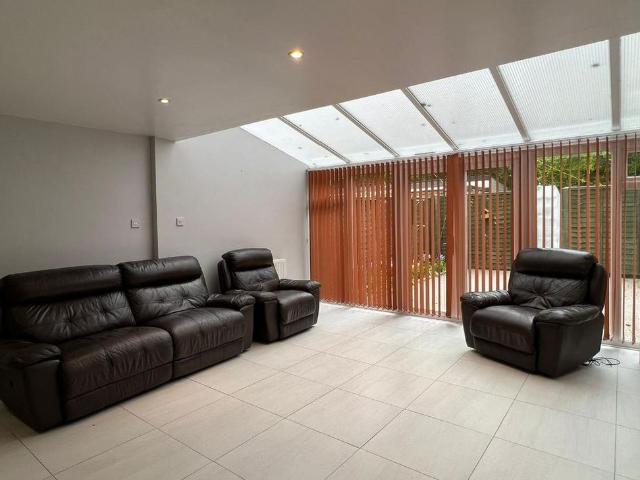 3 bedroom semi detached house to rent