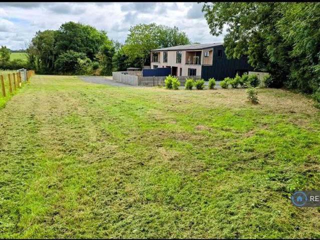 4 bedroom semi detached house to rent