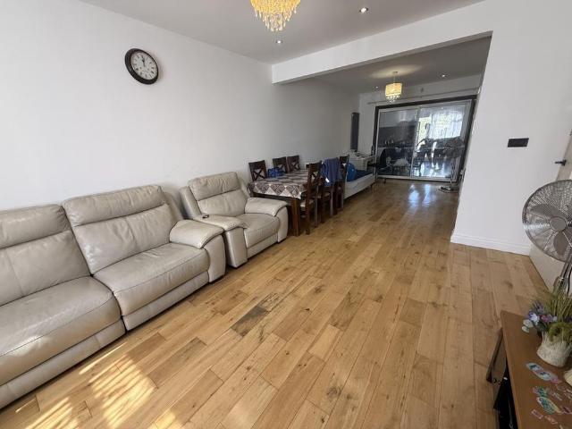 5 bedroom semi detached house to rent