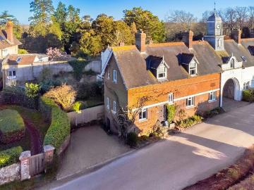 4 bedroom semi detached house to rent