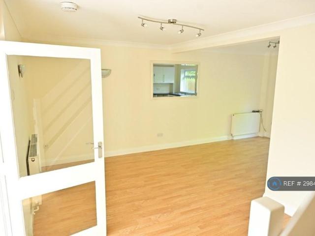 4 bedroom semi detached house to rent