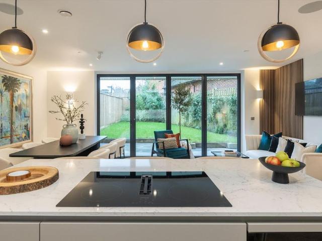 4 bedroom semi detached house to rent