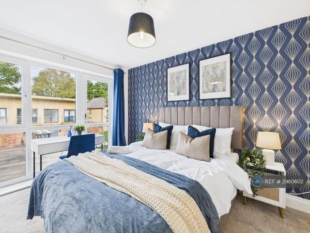 4 bedroom semi detached house to rent