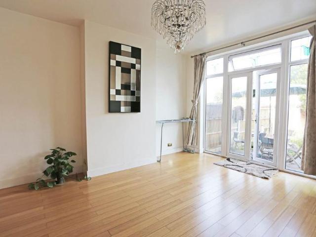 4 bedroom semi detached house to rent