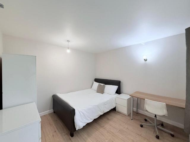 4 bedroom semi detached house to rent