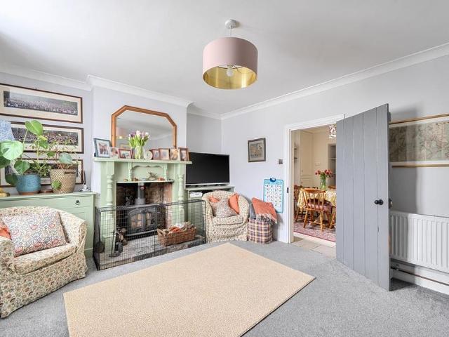 4 bedroom semi detached house to rent