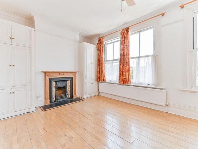 4 bedroom semi detached house to rent