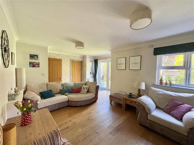 4 bedroom semi detached house to rent
