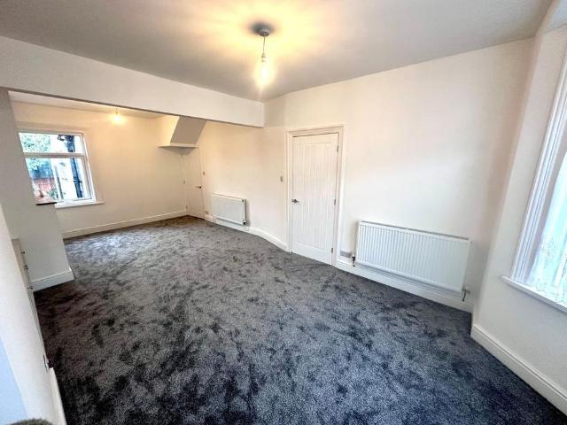 4 bedroom semi detached house to rent