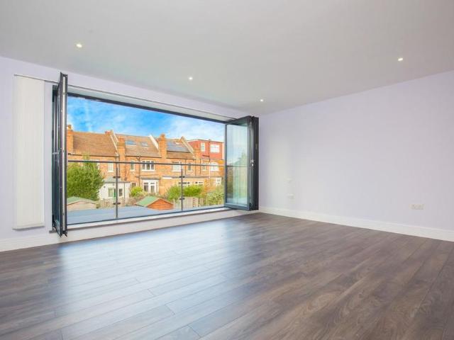 4 bedroom semi detached house to rent