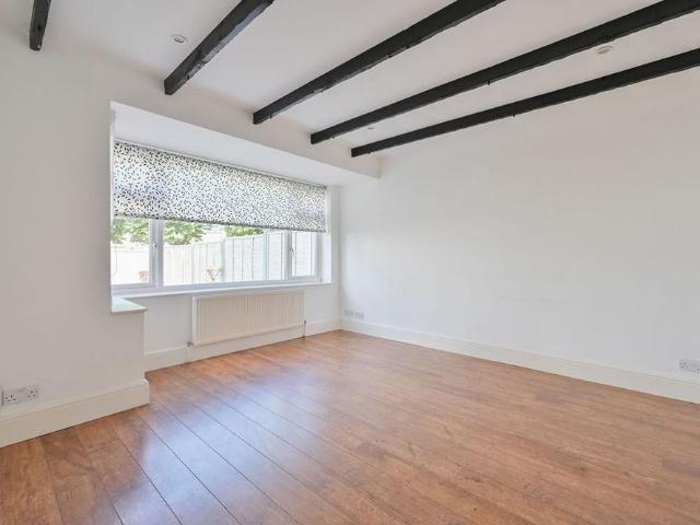 4 bedroom semi detached house to rent