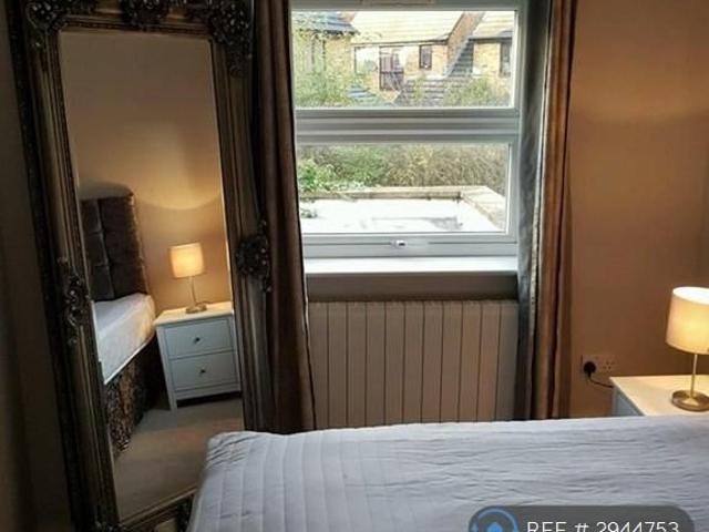 4 bedroom semi detached house to rent
