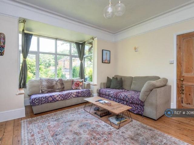 4 bedroom semi detached house to rent