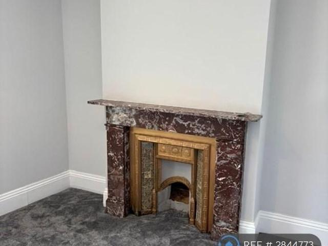 4 bedroom semi detached house to rent