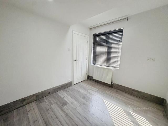 4 bedroom semi detached house to rent