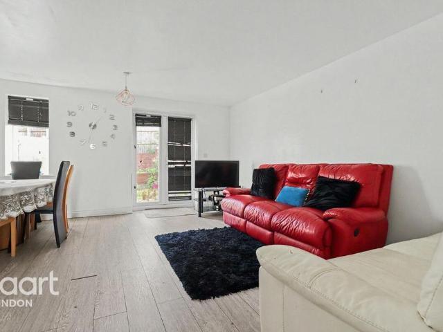 4 bedroom semi detached house to rent