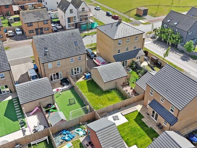 4 bedroom semi detached house to rent