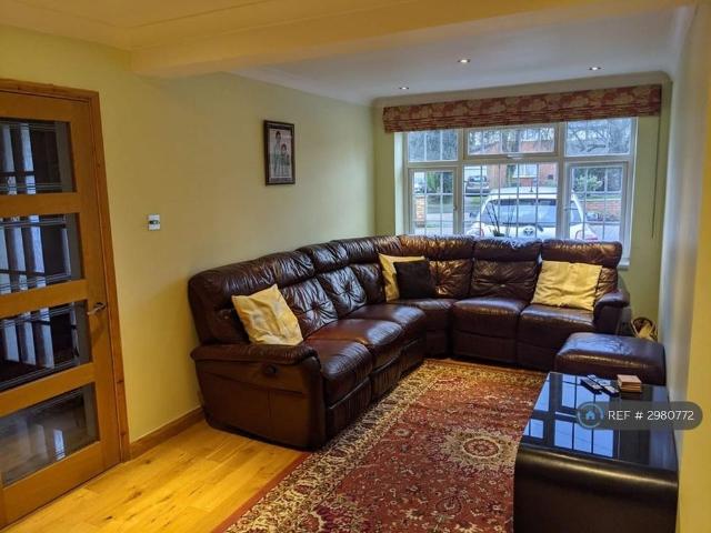 4 bedroom semi detached house to rent