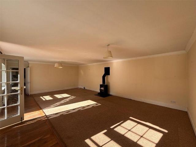 4 bedroom semi detached house to rent