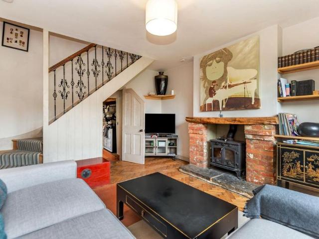 4 bedroom semi detached house to rent