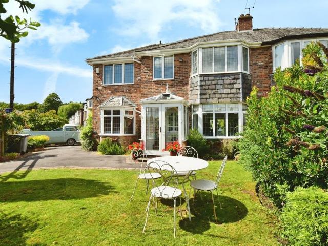 4 bedroom semi detached house to rent