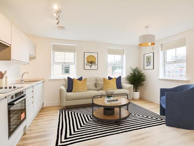 4 bedroom semi detached house to rent