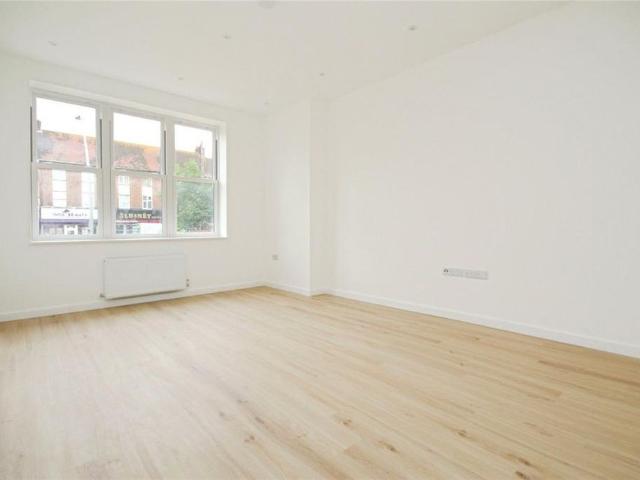 4 bedroom semi detached house to rent