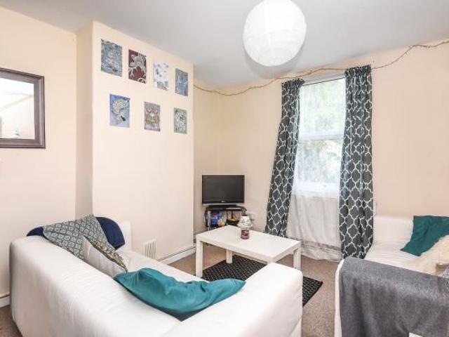 4 bedroom semi detached house to rent