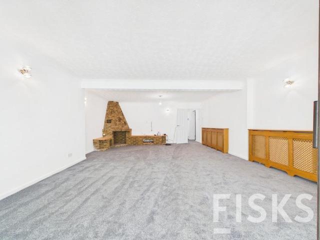 4 bedroom semi detached house to rent