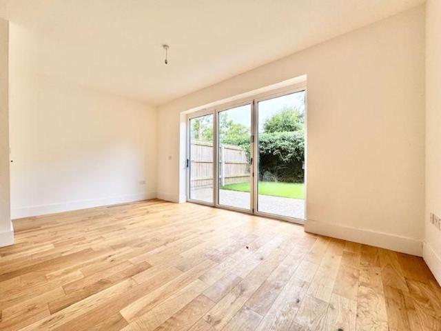 4 bedroom semi detached house to rent